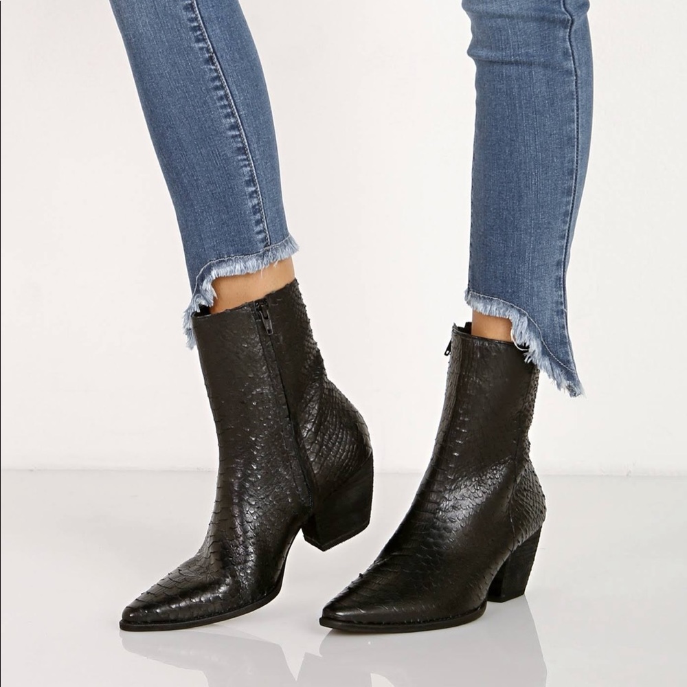 Matisse Caty Boot in Black Snake 7
